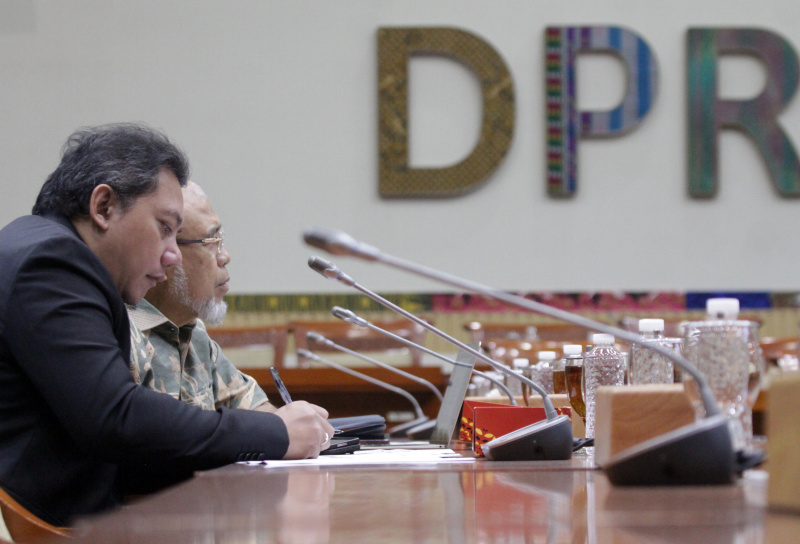 Komisi III DPR menggelar RDPU dengan para pakar terkait putusan MK soal pemilu (Ashar/SinPo.id)