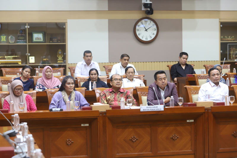 Komisi III DPR gela RDPU dengan para korban penganiayaan pemain sirkus taman safari (Ashar/SinPo.id)