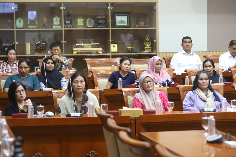 Komisi III DPR gela RDPU dengan para korban penganiayaan pemain sirkus taman safari (Ashar/SinPo.id)