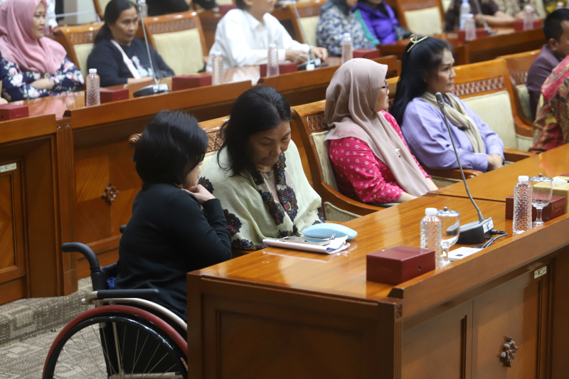 Komisi III DPR gela RDPU dengan para korban penganiayaan pemain sirkus taman safari (Ashar/SinPo.id)