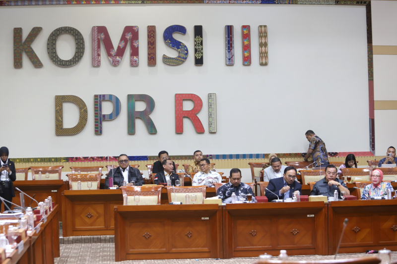 Komisi III DPR gela RDPU dengan para korban penganiayaan pemain sirkus taman safari (Ashar/SinPo.id)