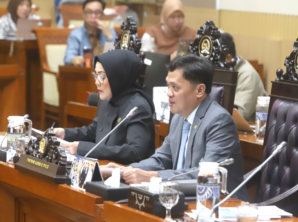 Komisi III DPR menggelar RDPU dengan PERADI membahas masukan terkait KUHP baru dan RUU tentang Advokat (Ashar/SinPo.id)