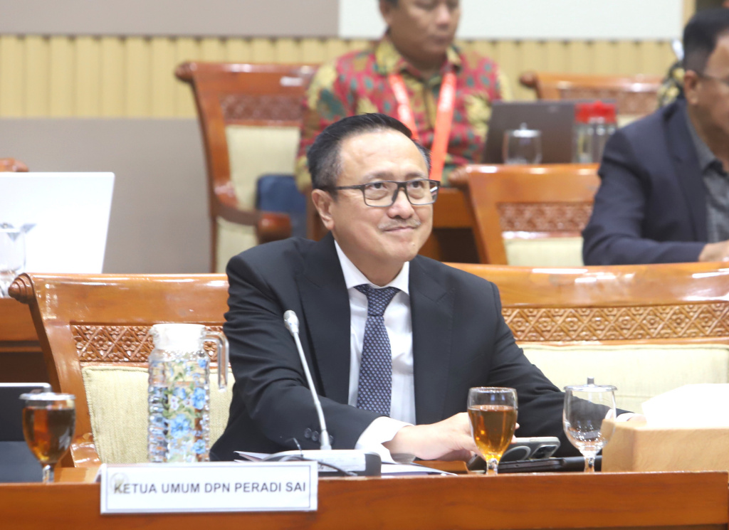 Komisi III DPR menggelar RDPU dengan PERADI membahas masukan terkait KUHP baru dan RUU tentang Advokat (Ashar/SinPo.id)