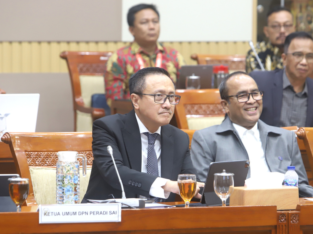 Komisi III DPR menggelar RDPU dengan PERADI membahas masukan terkait KUHP baru dan RUU tentang Advokat (Ashar/SinPo.id)