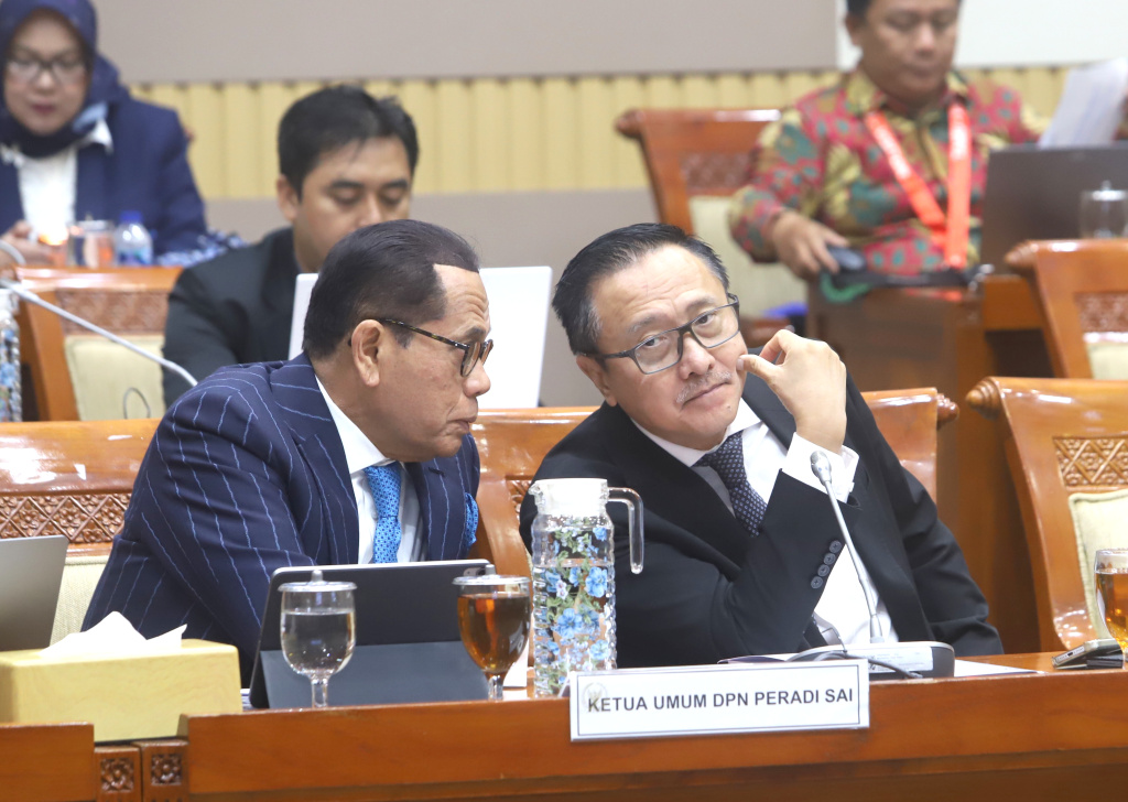 Komisi III DPR menggelar RDPU dengan PERADI membahas masukan terkait KUHP baru dan RUU tentang Advokat (Ashar/SinPo.id)