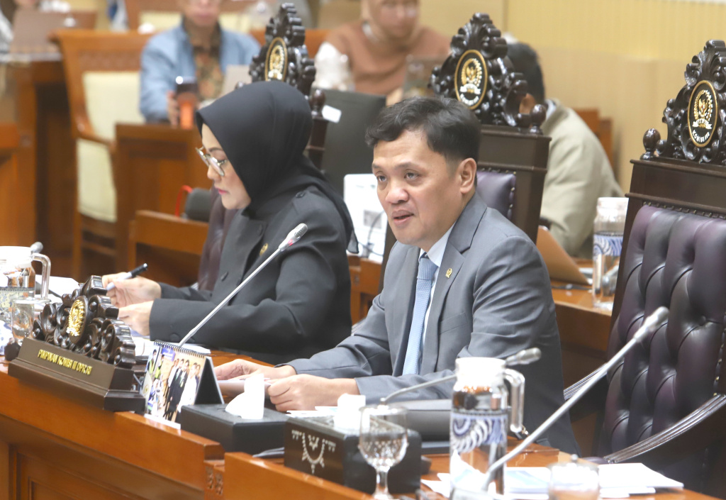 Komisi III DPR menggelar RDPU dengan PERADI membahas masukan terkait KUHP baru dan RUU tentang Advokat (Ashar/SinPo.id)