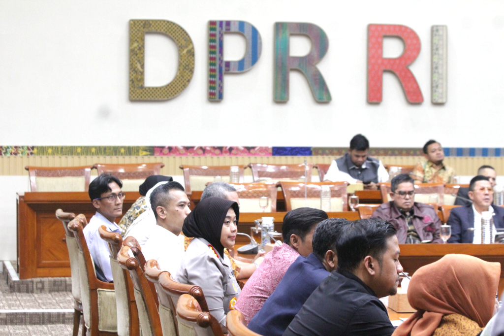 Komisi III DPR gelar RDPU perdamaian dengan perwakilan warga cluster Vasana dan Neo Vasana dengan PT Hasana Damai Putra (Ashar/SinPo.id)