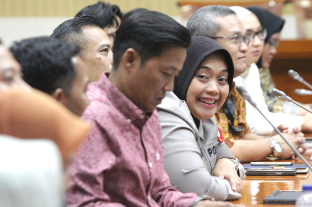 Komisi III DPR gelar RDPU perdamaian dengan perwakilan warga cluster Vasana dan Neo Vasana dengan PT Hasana Damai Putra (Ashar/SinPo.id)