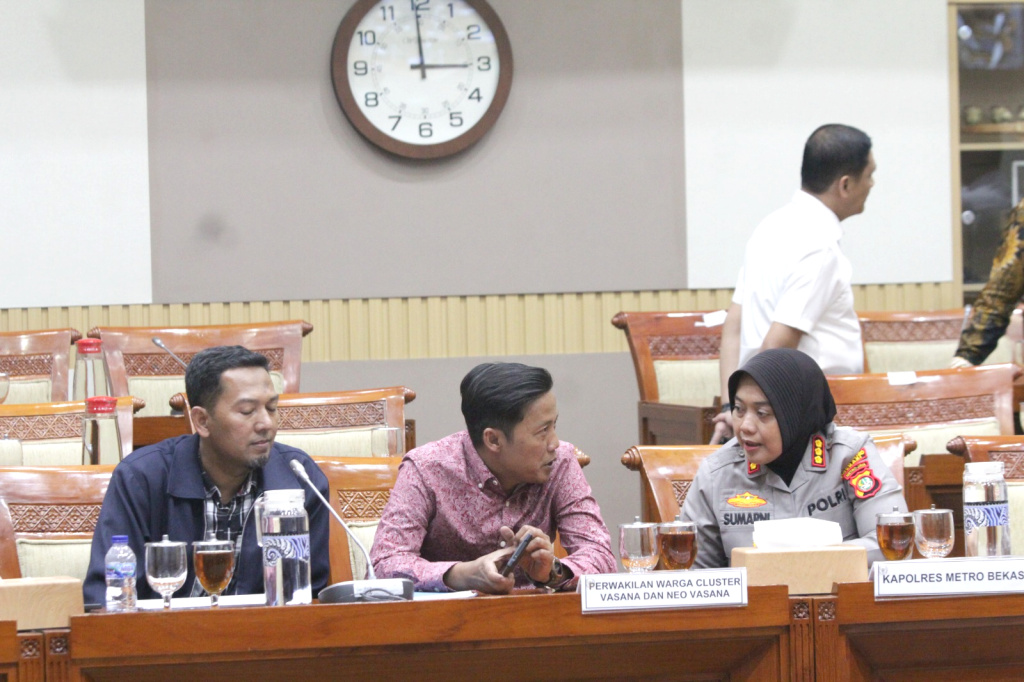 Komisi III DPR gelar RDPU perdamaian dengan perwakilan warga cluster Vasana dan Neo Vasana dengan PT Hasana Damai Putra (Ashar/SinPo.id)