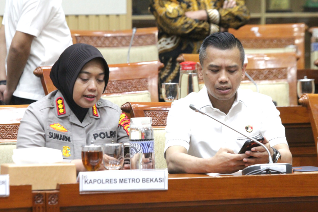 Komisi III DPR gelar RDPU perdamaian dengan perwakilan warga cluster Vasana dan Neo Vasana dengan PT Hasana Damai Putra (Ashar/SinPo.id)