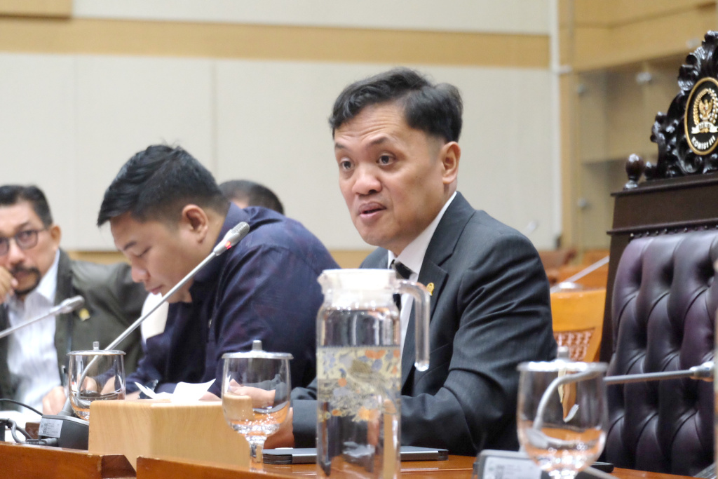 Komisi III DPR menggelar RDPU membahas terkait kasus yang menimpa pelaku pekerja kreatif Amsal Sitepu yang diduga melakukan Mark up atas videografer profil desa (Ashar/SinPo.id)