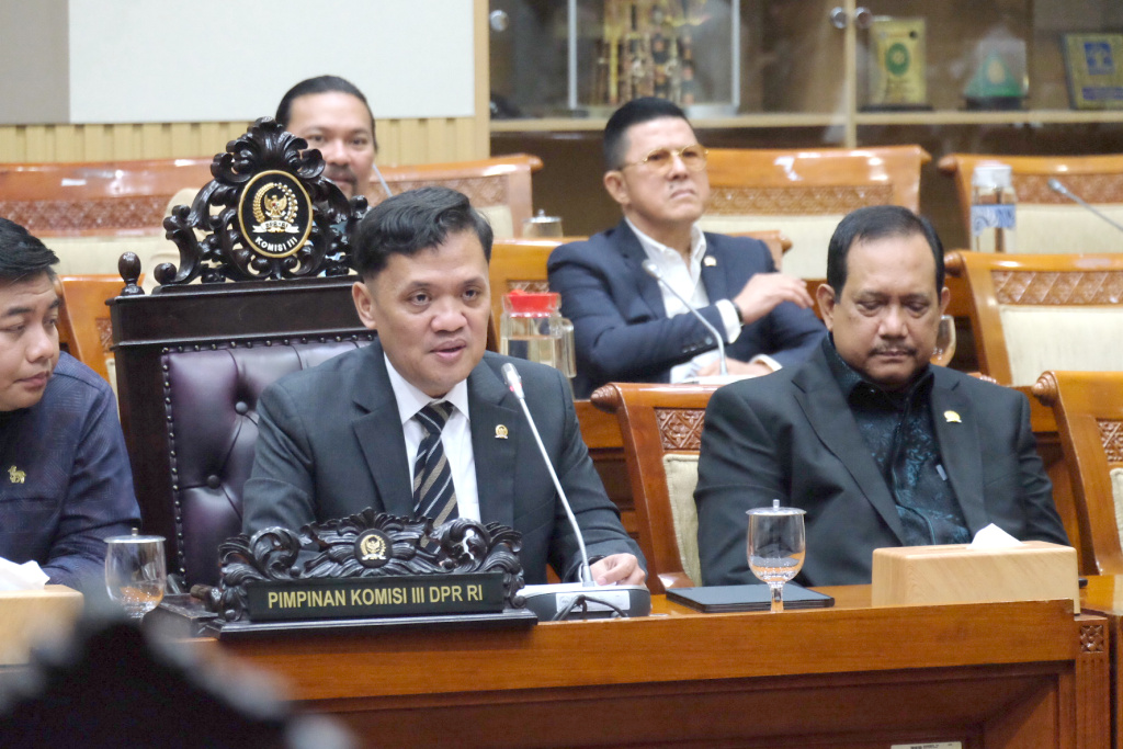 Komisi III DPR menggelar RDPU membahas terkait kasus yang menimpa pelaku pekerja kreatif Amsal Sitepu yang diduga melakukan Mark up atas videografer profil desa (Ashar/SinPo.id)