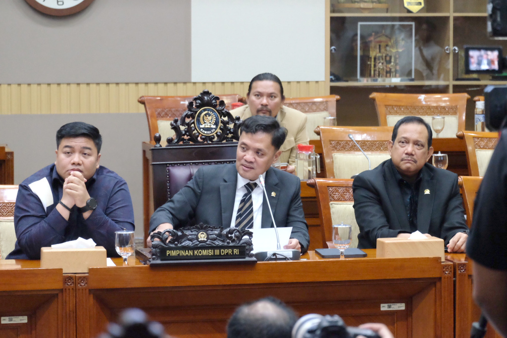 Komisi III DPR menggelar RDPU membahas terkait kasus yang menimpa pelaku pekerja kreatif Amsal Sitepu yang diduga melakukan Mark up atas videografer profil desa (Ashar/SinPo.id)