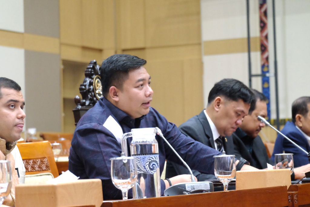 Komisi III DPR menggelar RDPU membahas terkait kasus yang menimpa pelaku pekerja kreatif Amsal Sitepu yang diduga melakukan Mark up atas videografer profil desa (Ashar/SinPo.id)