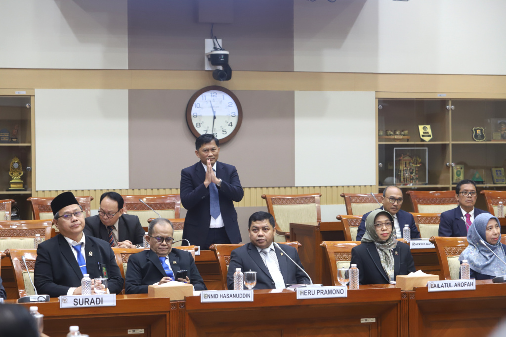 Komisi III DPR gelar rapat Calon Hakim Agung dan Calon Hakim Ad Hoc HAM (Ashar/SinPo.id)