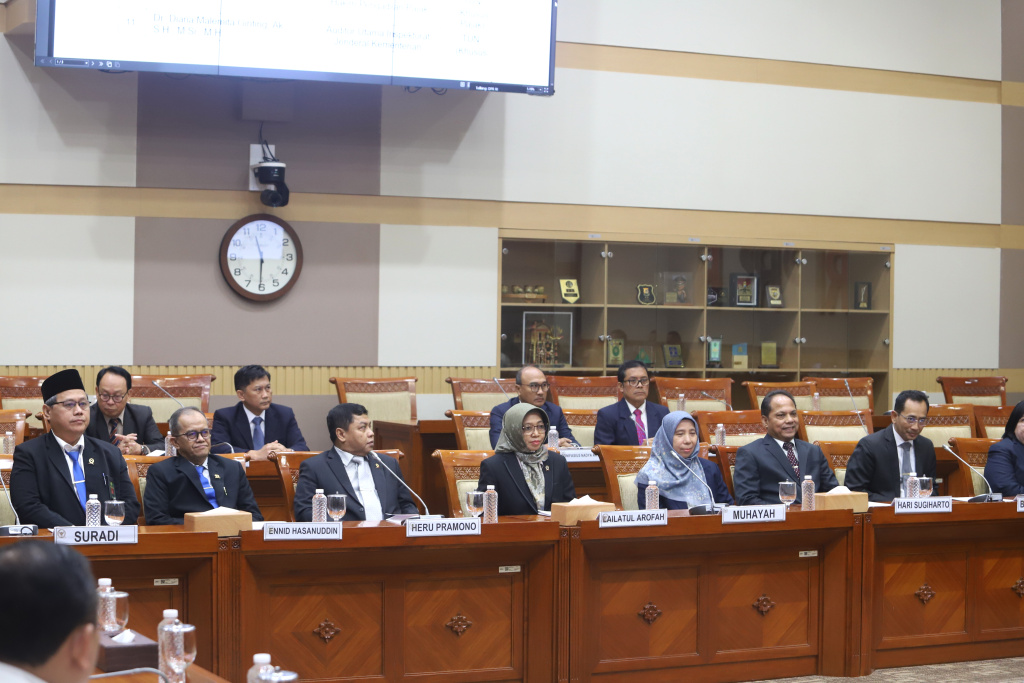 Komisi III DPR gelar rapat Calon Hakim Agung dan Calon Hakim Ad Hoc HAM (Ashar/SinPo.id)