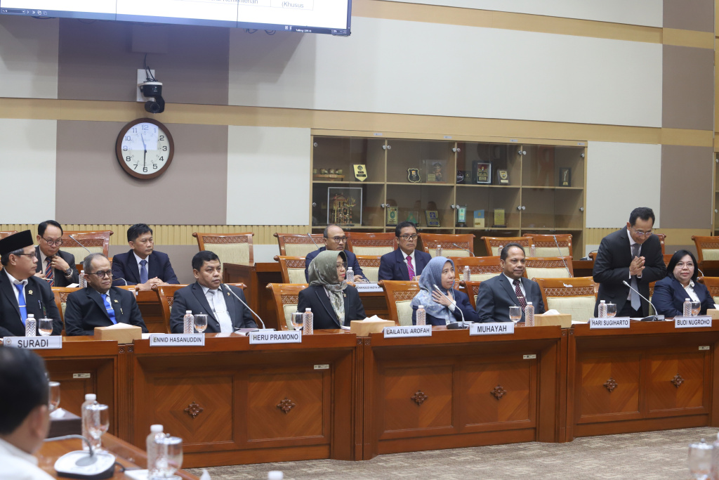Komisi III DPR gelar rapat Calon Hakim Agung dan Calon Hakim Ad Hoc HAM (Ashar/SinPo.id)