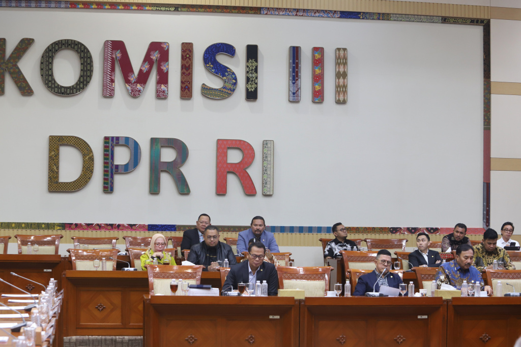 Komisi III DPR gelar rapat Calon Hakim Agung dan Calon Hakim Ad Hoc HAM (Ashar/SinPo.id)