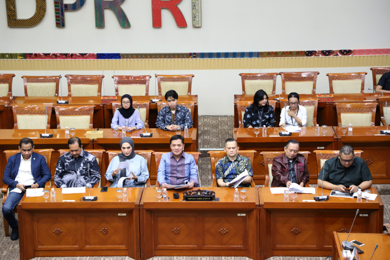 Ketua Komisi III DPR Habiburokhman memimpin konfrensi pers Catatan Laporan Kinerja Akhir Tahun yang telah menerima 469 laporan pengaduan masyarakat (Ashar/SinPo.id)