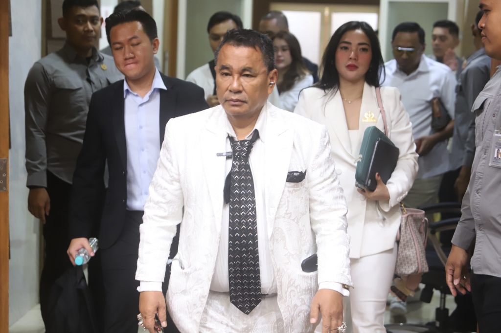 Komisi III DPR menggelar RDPU dengan Keluarga ABK Fandi Ramadhan dan Keluarga terdakwa Radiet Ardiansyah Lombok  (Ashar/SinPo.id)