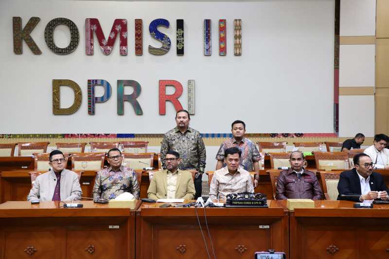 Komisi III DPR menggelar konferensi pers terkait perkembangan RUU KUHAP dan DPR menerima masukan dari berbagai masyarakat sebelum nantinya RUU KUHAP disahkan di Rapat Paripurna (Ashar/SinPo.id)