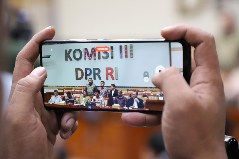 Komisi III DPR menggelar konferensi pers terkait perkembangan RUU KUHAP dan DPR menerima masukan dari berbagai masyarakat sebelum nantinya RUU KUHAP disahkan di Rapat Paripurna (Ashar/SinPo.id)