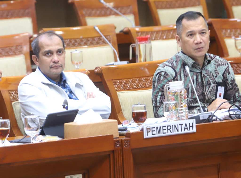 Komisi III DPR menggelar Rapat Panja dengan Wakil Menteri Hukum Edward Omar Sharif Hiariej membahas Perapihan dan Klaster Pasal RUU tentang KUHAP (Ashar/SinPo.id)