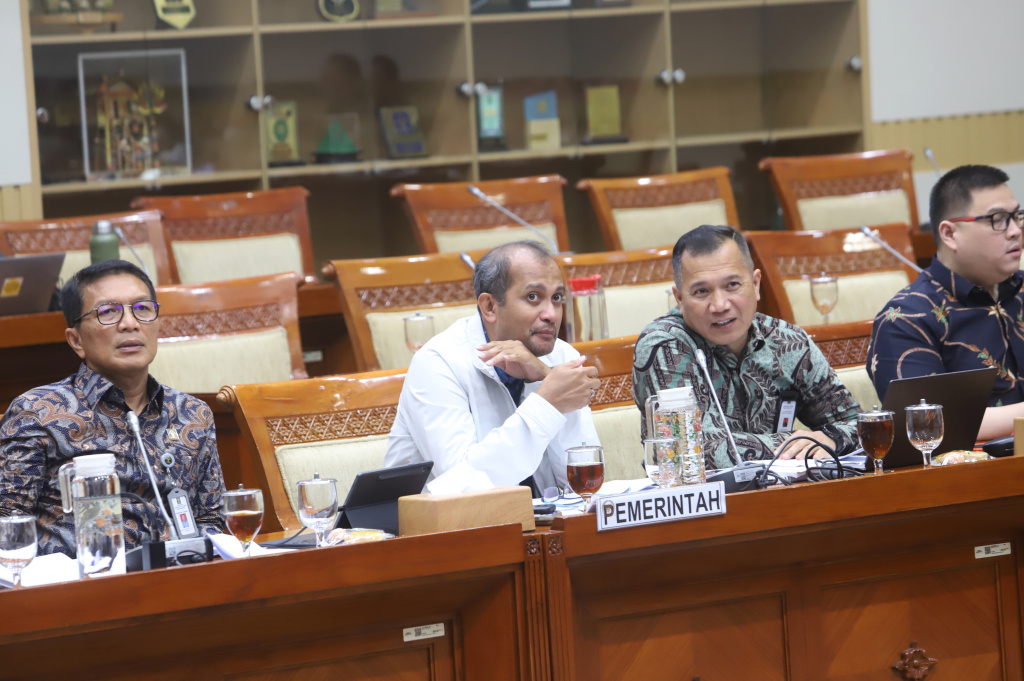 Komisi III DPR menggelar Rapat Panja dengan Wakil Menteri Hukum Edward Omar Sharif Hiariej membahas Perapihan dan Klaster Pasal RUU tentang KUHAP (Ashar/SinPo.id)