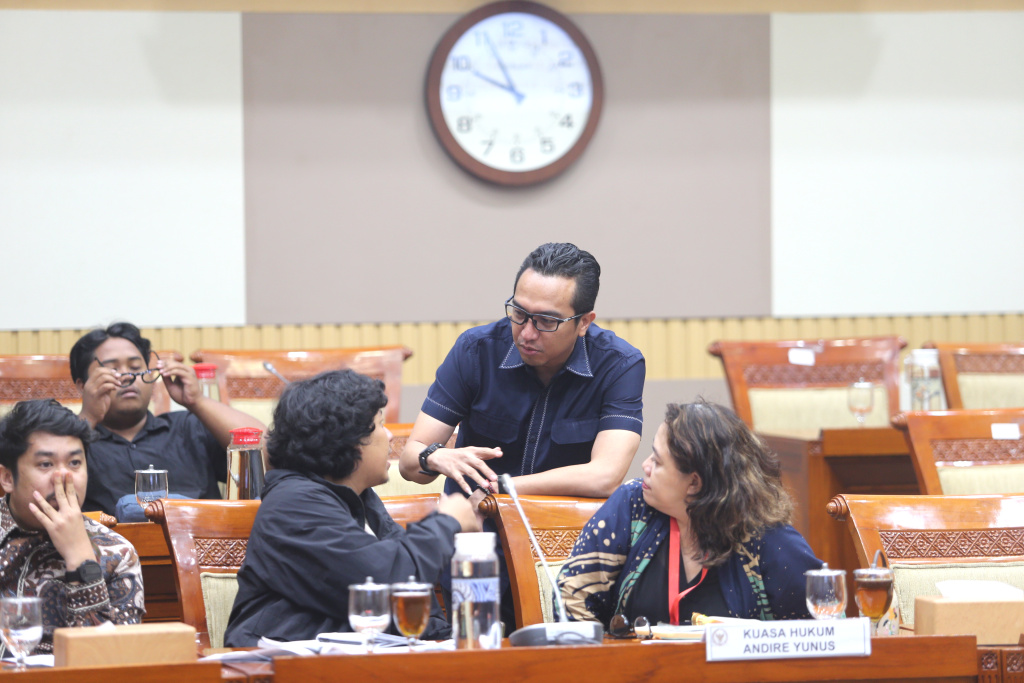 Komisi III DPR gelar RDP dengan Kontras membahas perkembangan kasus penyiraman aktivis Andrie Yunus (Ashar/SinPo.id)