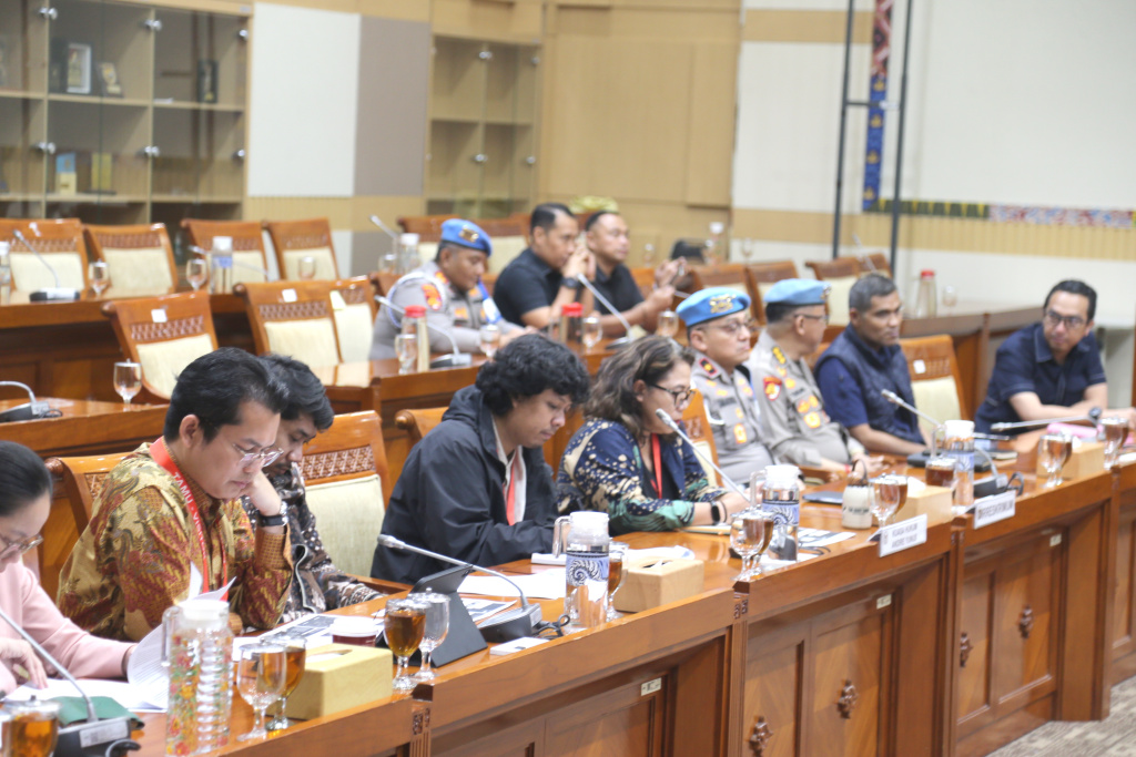 Komisi III DPR gelar RDP dengan Kontras membahas perkembangan kasus penyiraman aktivis Andrie Yunus (Ashar/SinPo.id)