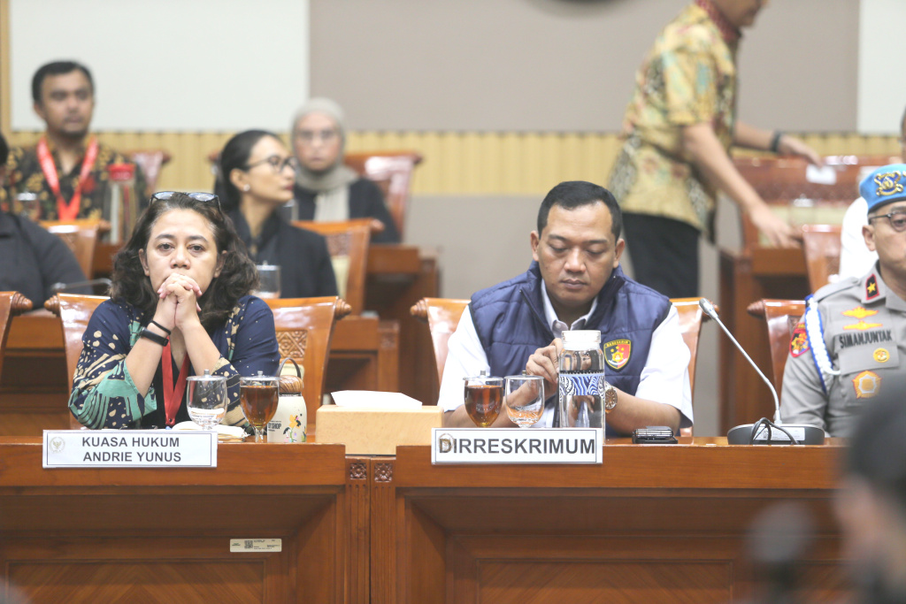 Komisi III DPR gelar RDP dengan Kontras membahas perkembangan kasus penyiraman aktivis Andrie Yunus (Ashar/SinPo.id)