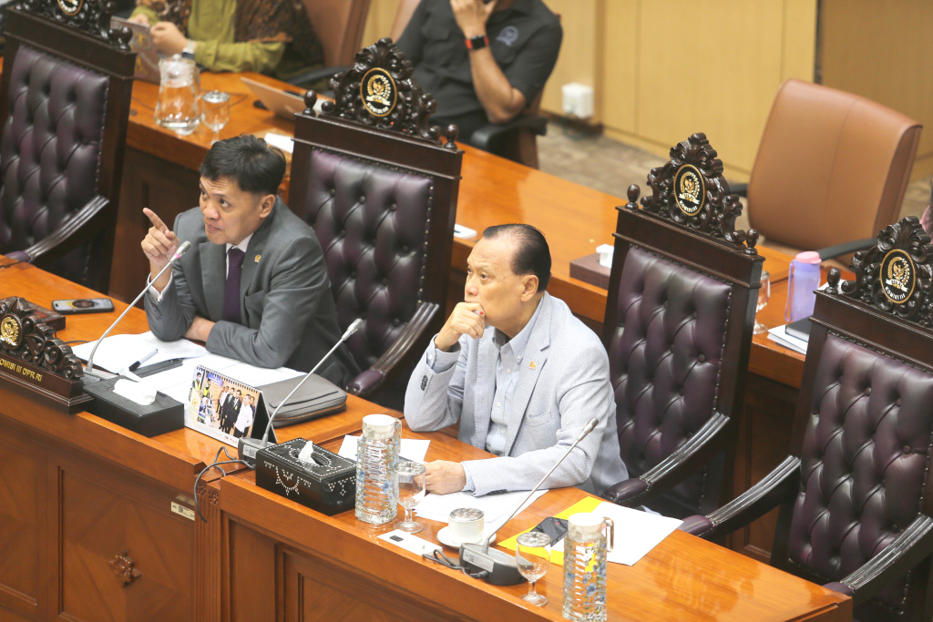 Komisi III DPR gelar RDP dengan Kontras membahas perkembangan kasus penyiraman aktivis Andrie Yunus (Ashar/SinPo.id)