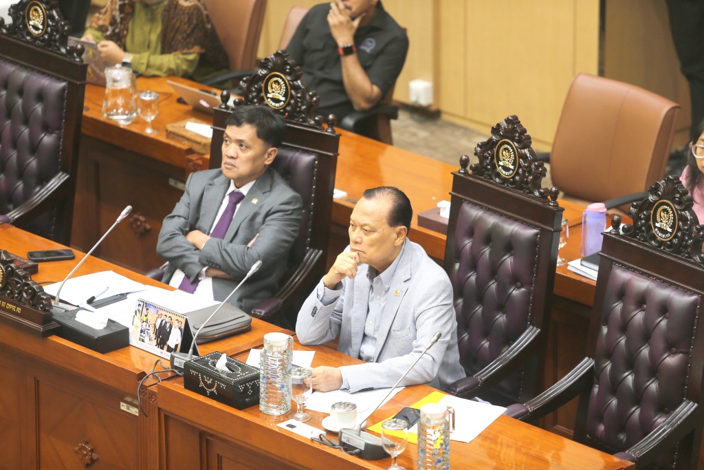 Komisi III DPR gelar RDP dengan Kontras membahas perkembangan kasus penyiraman aktivis Andrie Yunus (Ashar/SinPo.id)