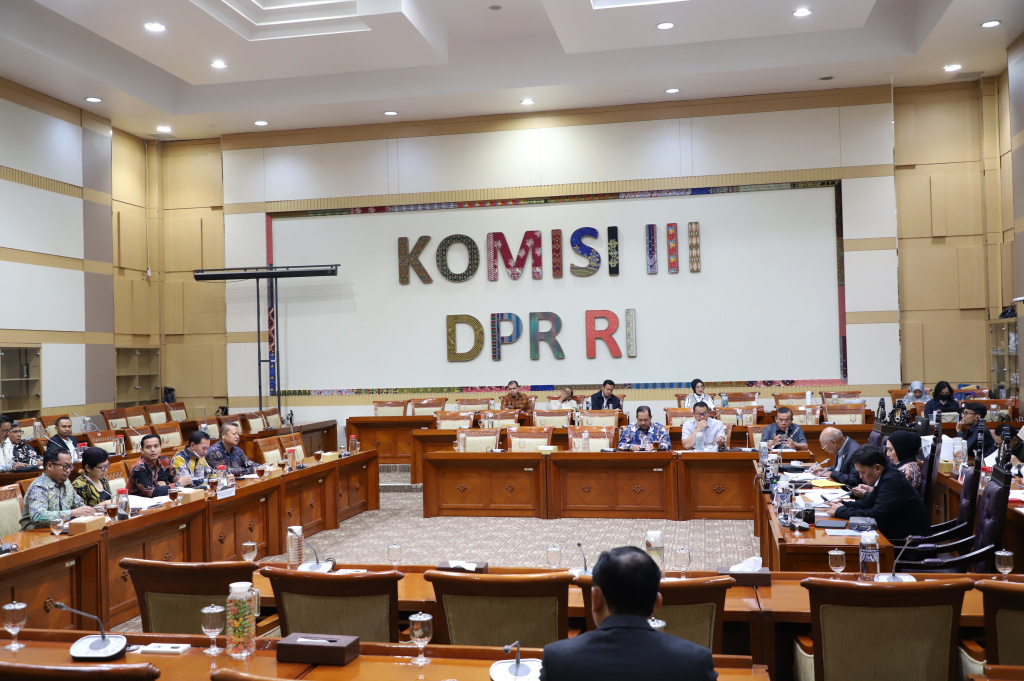 Komisi III DPR menggelar RDPU membahas terkait perubahan Perpres No 5 Tahun 2013 tentang Hak Keuangan dan Fasilitas Hakim Ad Hoc (Ashar/SinPo.id)