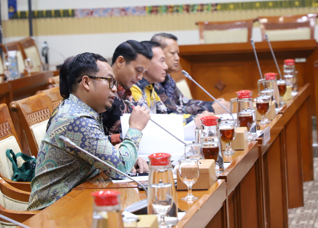 Komisi III DPR menggelar RDPU membahas terkait perubahan Perpres No 5 Tahun 2013 tentang Hak Keuangan dan Fasilitas Hakim Ad Hoc (Ashar/SinPo.id)