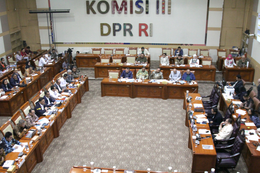 Komisi III DPR menggelar RDPU terkait permasalahan hukum Lender Dana Syariah Indonesia (Ashar/SinPo.id)