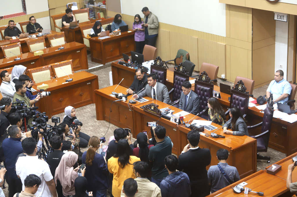 Komisi III DPR Gelar RDPU kasus pencemaran nama baik Nabila O'Brien dengan Zendhy dan Evi telah berakhir damai (Ashar/SinPo.id)