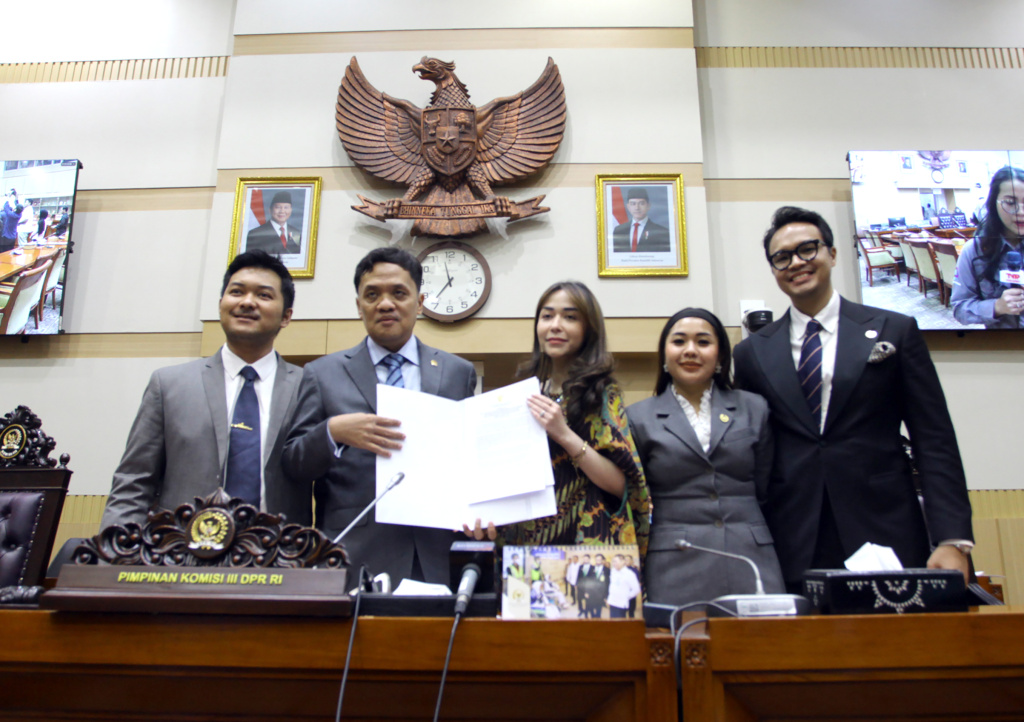 Komisi III DPR Gelar RDPU kasus pencemaran nama baik Nabila O'Brien dengan Zendhy dan Evi telah berakhir damai (Ashar/SinPo.id)