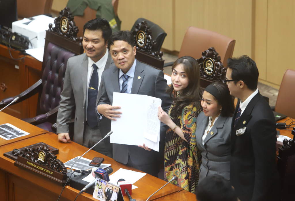 Komisi III DPR Gelar RDPU kasus pencemaran nama baik Nabila O'Brien dengan Zendhy dan Evi telah berakhir damai (Ashar/SinPo.id)