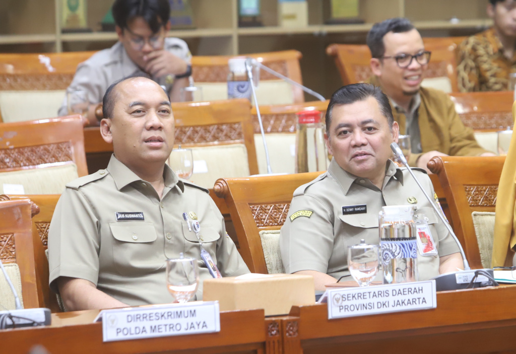 Komisi III DPR menggelar RDPU dengan Pemprov DKI Jakarta membahas sengketa tanah dengan warga yang berada di Jalan Danau Limboto Benhil (Ashar/SinPo.id)