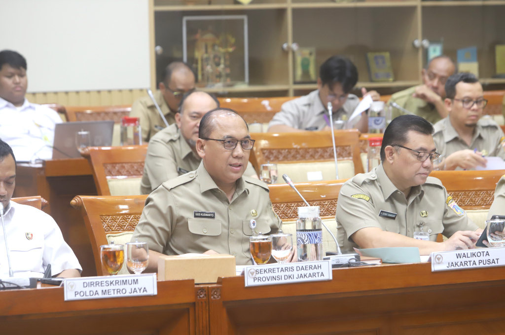 Komisi III DPR menggelar RDPU dengan Pemprov DKI Jakarta membahas sengketa tanah dengan warga yang berada di Jalan Danau Limboto Benhil (Ashar/SinPo.id)