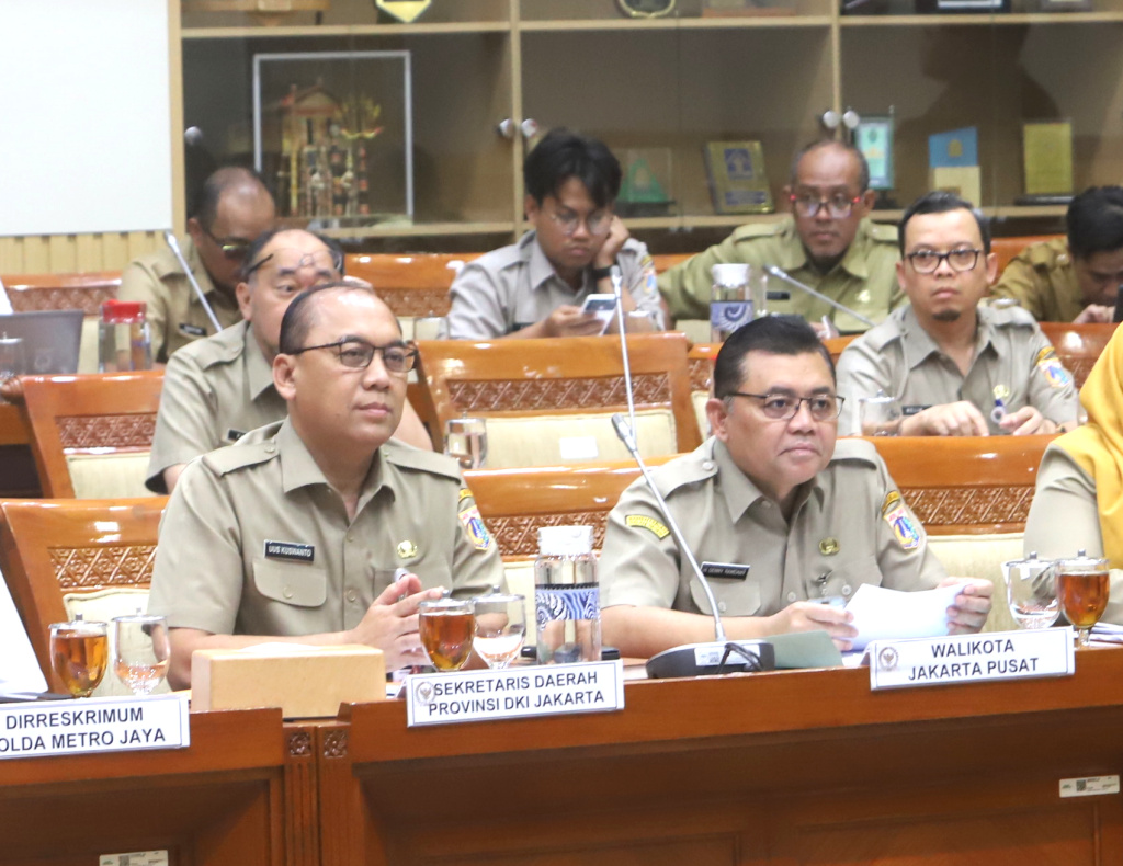 Komisi III DPR menggelar RDPU dengan Pemprov DKI Jakarta membahas sengketa tanah dengan warga yang berada di Jalan Danau Limboto Benhil (Ashar/SinPo.id)
