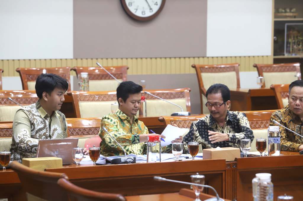 Komisi III DPR menggelar RDPU dengan Wakapolda Brigjen Pol Latif Usman dan Tim Kuasa Hukum Saudari Ratih Asmara Dewi terkait pengaduan masyarakat terkait hukum (Ashar/SinPo.id)