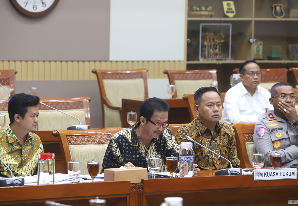 Komisi III DPR menggelar RDPU dengan Wakapolda Brigjen Pol Latif Usman dan Tim Kuasa Hukum Saudari Ratih Asmara Dewi terkait pengaduan masyarakat terkait hukum (Ashar/SinPo.id)