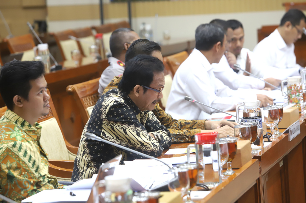 Komisi III DPR menggelar RDPU dengan Wakapolda Brigjen Pol Latif Usman dan Tim Kuasa Hukum Saudari Ratih Asmara Dewi terkait pengaduan masyarakat terkait hukum (Ashar/SinPo.id)