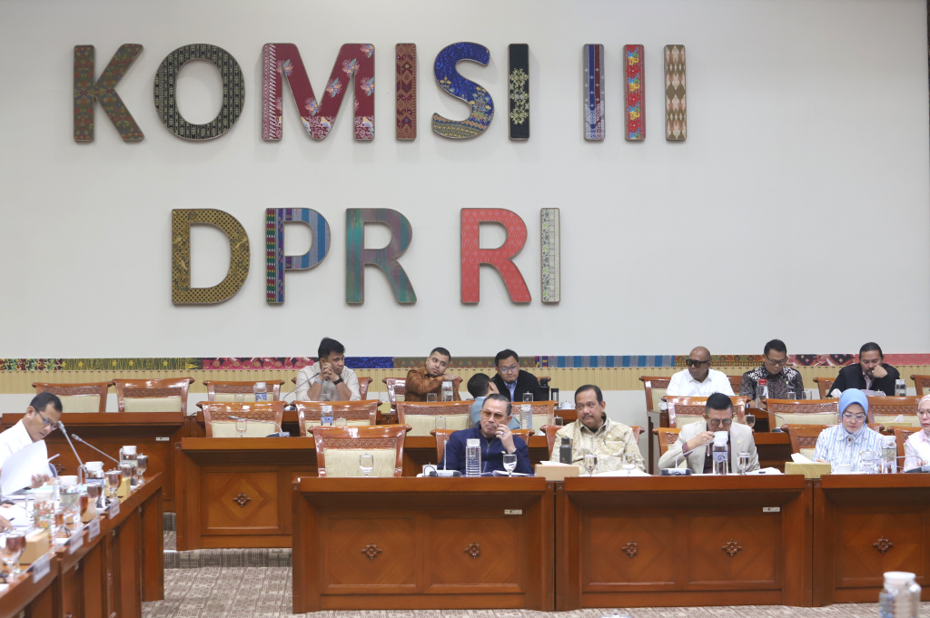 Komisi III DPR menggelar RDPU dengan Wakapolda Brigjen Pol Latif Usman dan Tim Kuasa Hukum Saudari Ratih Asmara Dewi terkait pengaduan masyarakat terkait hukum (Ashar/SinPo.id)
