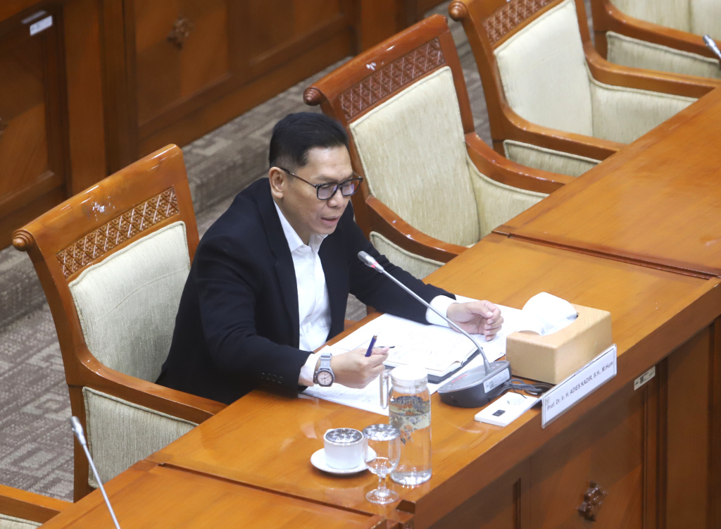 Wakil Ketua DPR Adies Kadir mengikuti rapat fit and proper test Hakim MK di Komisi III DPR (Ashar/SinPo.id)