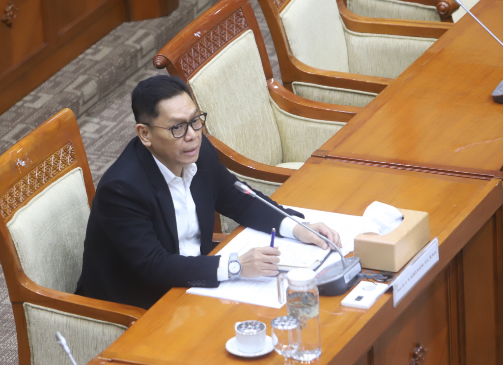 Wakil Ketua DPR Adies Kadir mengikuti rapat fit and proper test Hakim MK di Komisi III DPR (Ashar/SinPo.id)