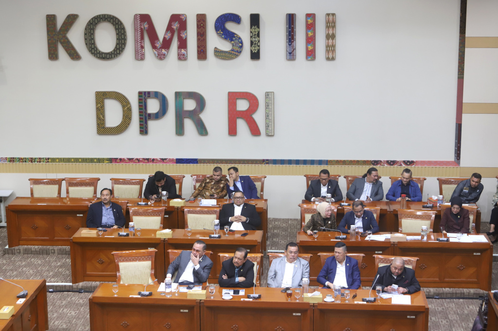 Wakil Ketua DPR Adies Kadir mengikuti rapat fit and proper test Hakim MK di Komisi III DPR (Ashar/SinPo.id)