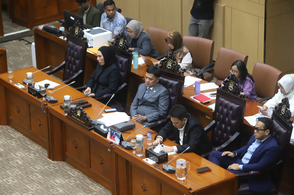 Wakil Ketua DPR Adies Kadir mengikuti rapat fit and proper test Hakim MK di Komisi III DPR (Ashar/SinPo.id)